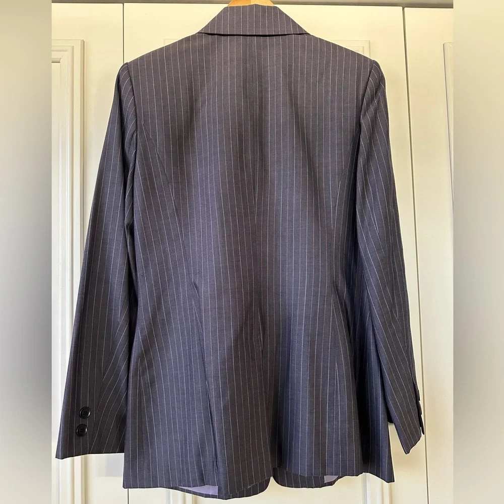 Liz Claiborne Gray Pinstripe Wool Blend Blazer, Size 10 - Picture 5 of 10